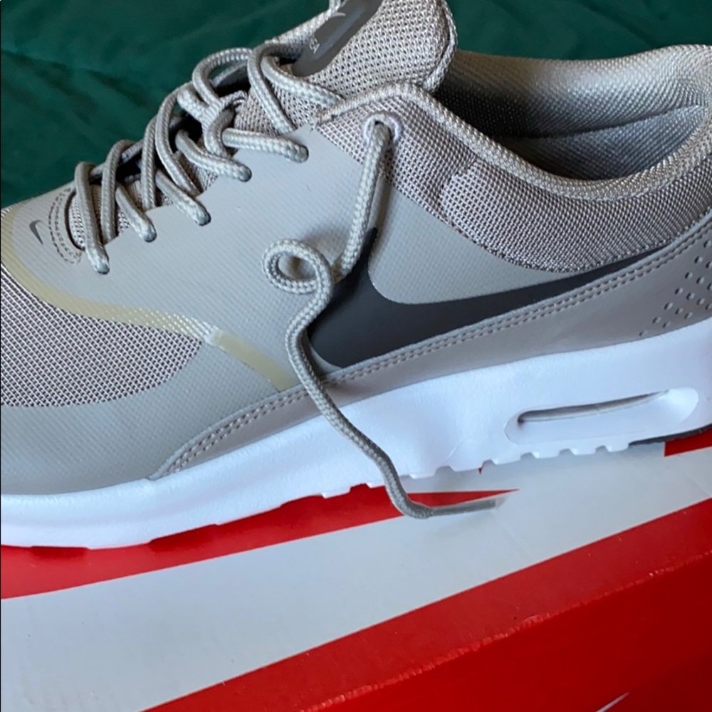 Brand new in BOX Nike thea